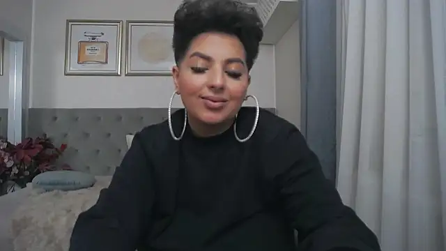 Snapshot of BustyAllyy chatting on January 10, 2:25 am BustyAllyy online show from January 10, 2:25 am