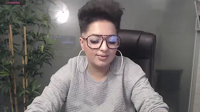Snapshot of BustyAllyy chatting on January 12, 7:53 pm BustyAllyy online show from January 12, 7:53 pm
