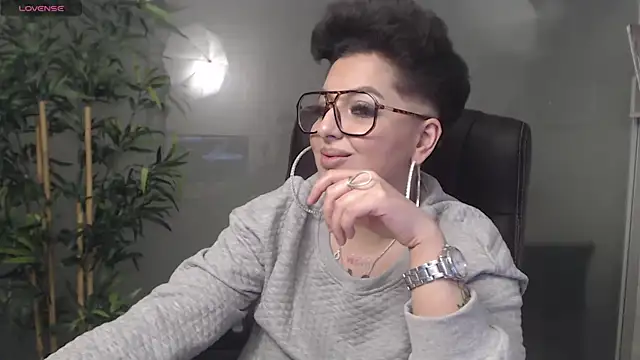 Snapshot of BustyAllyy chatting on January 12, 10:54 pm BustyAllyy online show from January 12, 10:54 pm