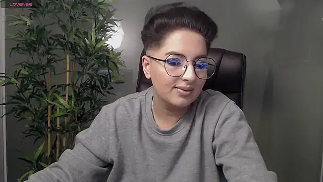 Snapshot of BustyAllyy chatting on January 30, 9:36 pm BustyAllyy online show from January 30, 9:36 pm