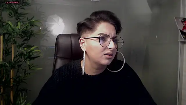 Snapshot of BustyAllyy chatting on February 1, 9:29 pm BustyAllyy online show from February 1, 9:29 pm
