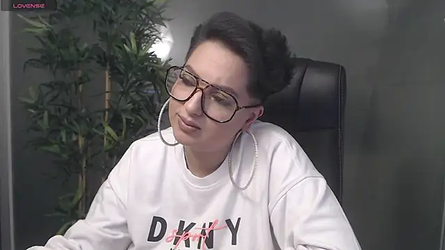 Snapshot of BustyAllyy chatting on February 9, 1:55 am BustyAllyy online show from February 9, 1:55 am