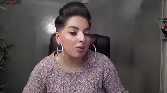 Snapshot of BustyAllyy chatting on February 24, 12:20 am BustyAllyy online show from February 24, 12:20 am