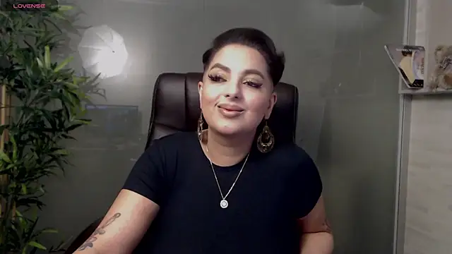 Snapshot of BustyAllyy chatting on February 26, 11:37 pm BustyAllyy online show from February 26, 11:37 pm