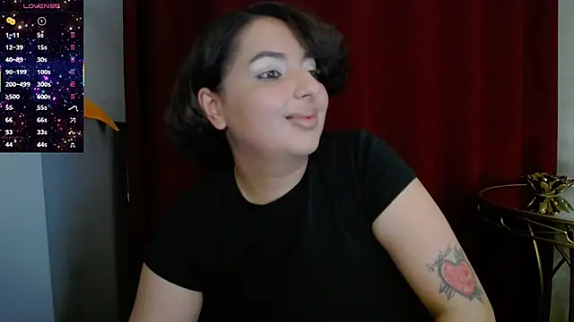 Snapshot of BustyAllyy chatting on November 5, 9:48 pm BustyAllyy online show from November 5, 9:48 pm