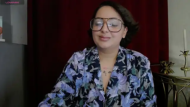 Snapshot of BustyAllyy chatting on November 6, 6:20 pm BustyAllyy online show from November 6, 6:20 pm