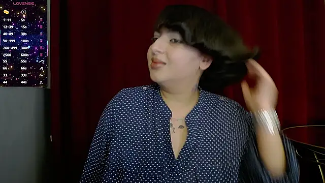 Snapshot of BustyAllyy chatting on November 16, 10:04 pm BustyAllyy online show from November 16, 10:04 pm