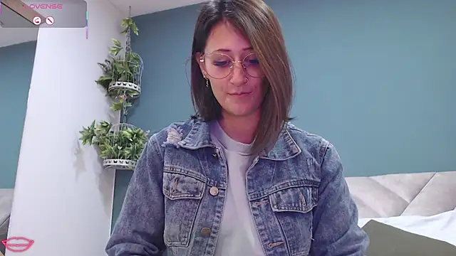 Snapshot of SharisWillian chatting on January 29, 3:44 am SharisWillian online show from January 29, 3:44 am