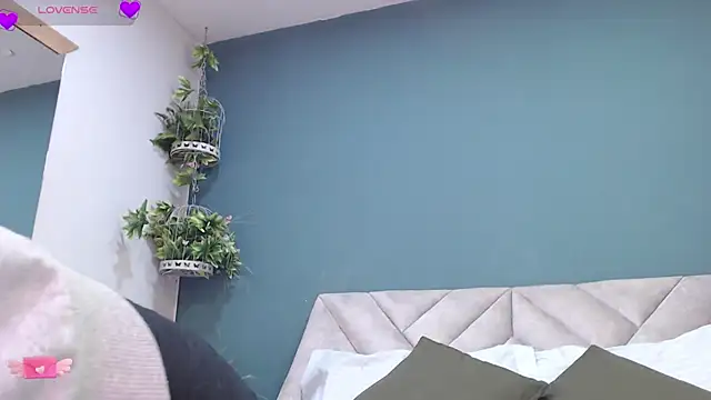 Snapshot of SharisWillian chatting on February 14, 2:18 am SharisWillian online show from February 14, 2:18 am