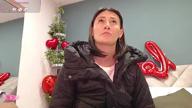 Snapshot of SharisWillian chatting on February 20, 3:34 am SharisWillian online show from February 20, 3:34 am