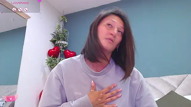 Snapshot of SharisWillian chatting on March 14, 4:10 am SharisWillian online show from March 14, 4:10 am