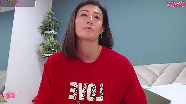 Snapshot of SharisWillian chatting on September 9, 4:01 am SharisWillian online show from September 9, 4:01 am