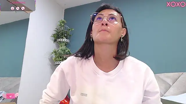 Snapshot of SharisWillian chatting on September 10, 4:01 am SharisWillian online show from September 10, 4:01 am