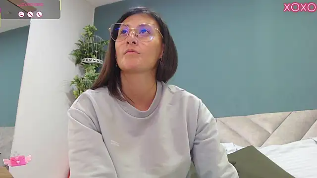 Snapshot of SharisWillian chatting on September 11, 3:39 am SharisWillian online show from September 11, 3:39 am