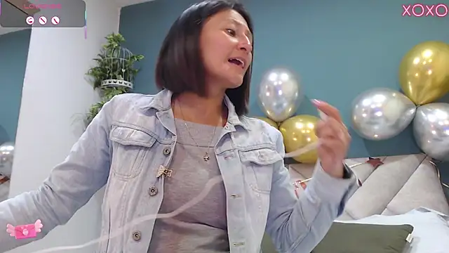 Snapshot of SharisWillian chatting on September 16, 2:56 am SharisWillian online show from September 16, 2:56 am