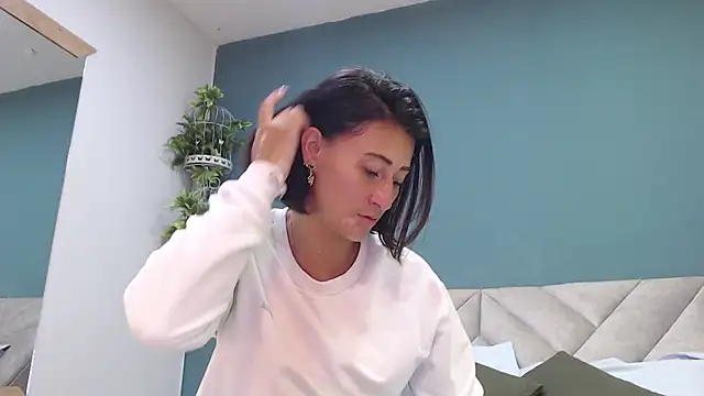 Snapshot of SharisWillian chatting on October 1, 3:45 am SharisWillian online show from October 1, 3:45 am