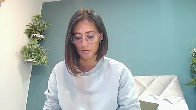 Snapshot of SharisWillian chatting on November 3, 3:41 am SharisWillian online show from November 3, 3:41 am