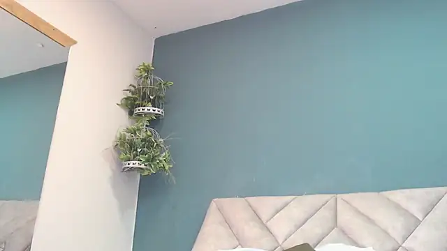 Snapshot of SharisWillian chatting on November 8, 3:50 am SharisWillian online show from November 8, 3:50 am