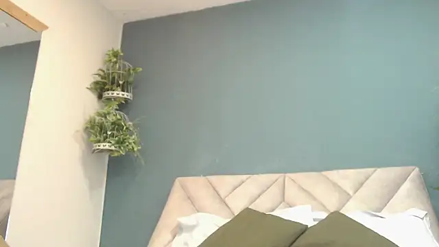 Snapshot of SharisWillian chatting on November 15, 2:20 am SharisWillian online show from November 15, 2:20 am