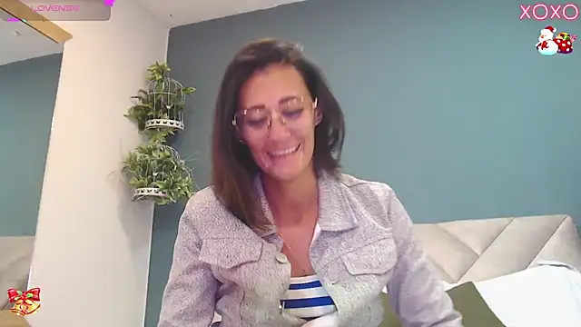 Snapshot of SharisWillian chatting on November 22, 2:54 am SharisWillian online show from November 22, 2:54 am
