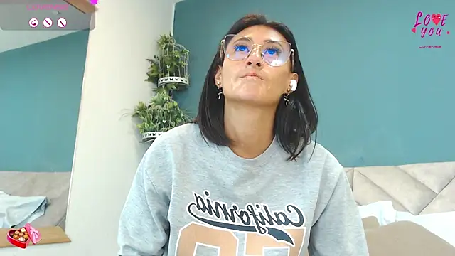 SharisWillian online show from May 25, 3:45 am