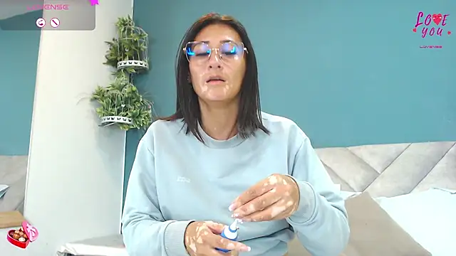 SharisWillian online show from May 28, 3:48 am