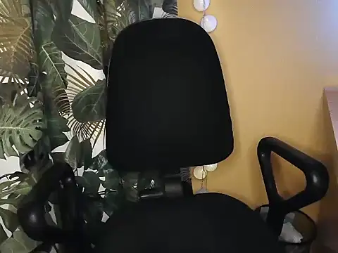 Snapshot of etat_onn chatting on October 6, 10:29 pm etat onn online show from October 6, 10:29 pm