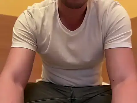 Snapshot of etat_onn chatting on October 24, 3:19 pm etat onn online show from October 24, 3:19 pm