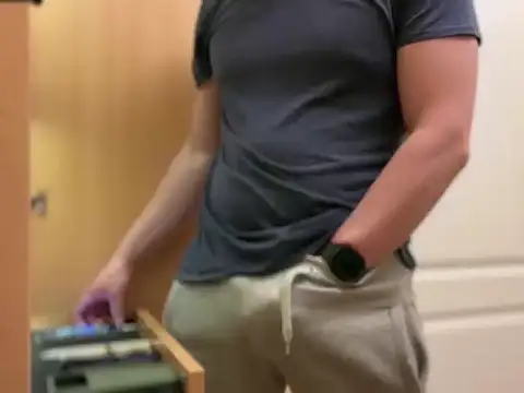 Snapshot of etat_onn chatting on November 15, 6:04 pm etat onn online show from November 15, 6:04 pm