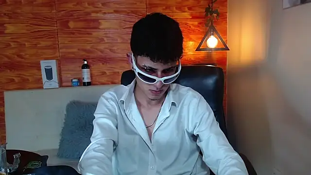 Snapshot of Bastiaan_28 chatting on February 11, 6:08 am Bastiaan 28 online show from February 11, 6:08 am