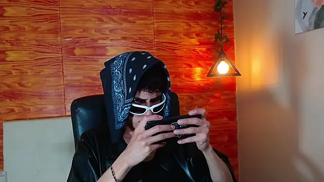 Snapshot of Bastiaan_28 chatting on February 17, 6:20 am Bastiaan 28 online show from February 17, 6:20 am