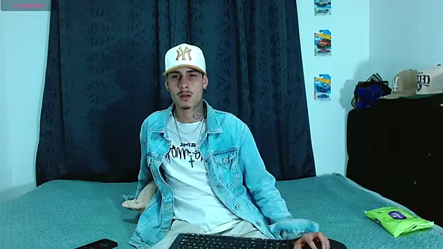 Snapshot of Bastiaan_28 chatting on November 11, 3:28 am Bastiaan 28 online show from November 11, 3:28 am