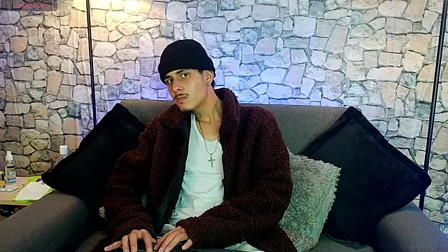 Snapshot of Bastiaan_28 chatting on November 14, 4:11 am Bastiaan 28 online show from November 14, 4:11 am