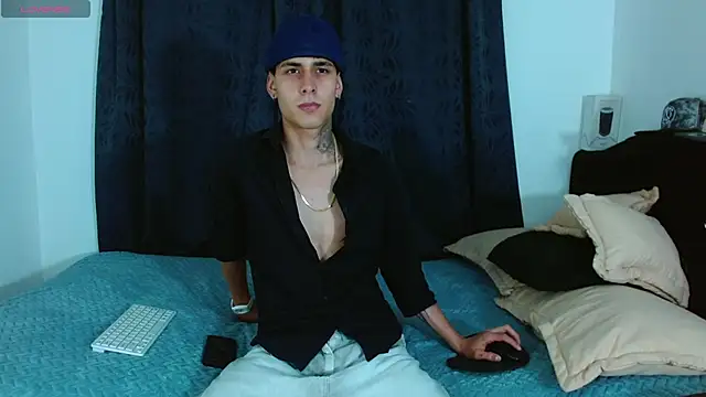 Snapshot of Bastiaan_28 chatting on December 15, 11:53 pm Bastiaan 28 online show from December 15, 11:53 pm