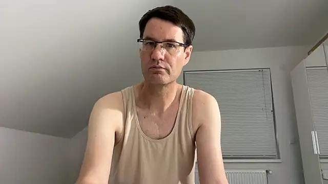 Snapshot of zxzx_cam1 chatting on June 29, 5:46 pm zxzx cam1 online show from June 29, 5:46 pm