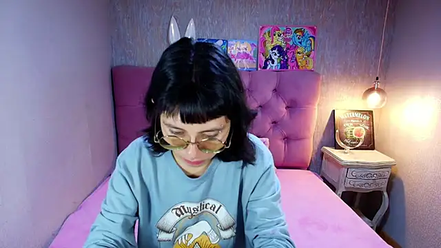 charlottemoonxz online show from July 19, 4:44 pm