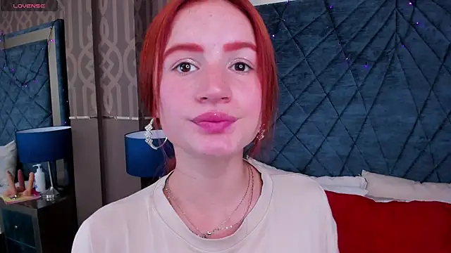 Snapshot of AdelaineBest chatting on January 3, 4:59 pm AdelaineBest online show from January 3, 4:59 pm