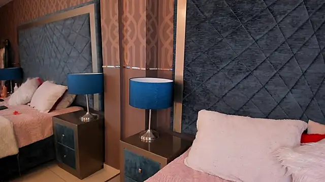 Snapshot of AdelaineBest chatting on February 4, 4:26 am AdelaineBest online show from February 4, 4:26 am