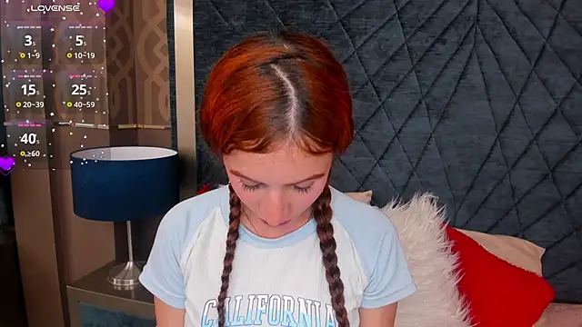 Snapshot of AdelaineBest chatting on February 5, 5:41 am AdelaineBest online show from February 5, 5:41 am