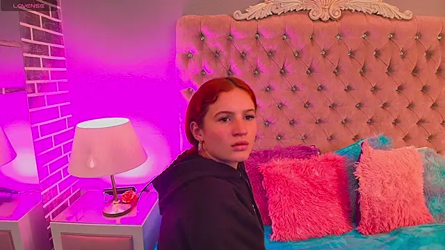 Snapshot of AdelaineBest chatting on September 16, 7:15 pm AdelaineBest online show from September 16, 7:15 pm