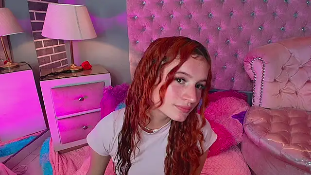 Snapshot of AdelaineBest chatting on October 25, 5:15 am AdelaineBest online show from October 25, 5:15 am