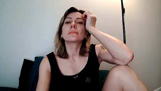 anechka1 online show from March 11, 4:46 pm