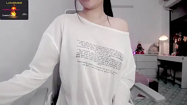 Snapshot of _OMO_ chatting on March 9, 5:49 pm  OMO  online show from March 9, 5:49 pm