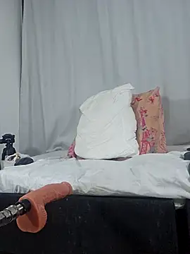 Snapshot of hole_davidd chatting on November 28, 11:51 pm hole davidd online show from November 28, 11:51 pm