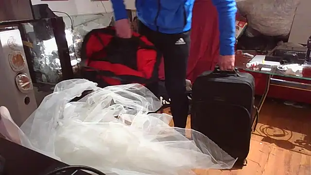 Snapshot of 0815lukas2024 chatting on December 22, 11:31 pm 0815lukas2024 online show from December 22, 11:31 pm