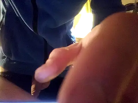 Snapshot of 0815lukas2024 chatting on December 23, 2:35 am 0815lukas2024 online show from December 23, 2:35 am