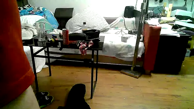 Snapshot of 0815lukas2024 chatting on October 19, 2:12 am 0815lukas2024 online show from October 19, 2:12 am