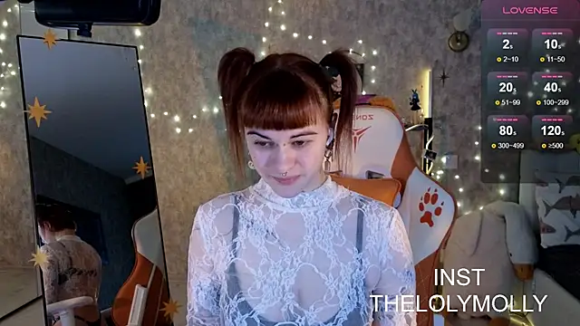 Snapshot of LolyMolli chatting on December 1, 10:53 am LolyMolli online show from December 1, 10:53 am