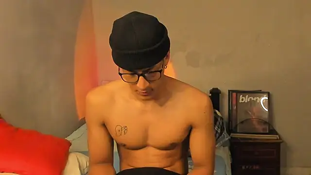 Snapshot of Ivano_joness chatting on December 7, 12:02 pm Ivano joness online show from December 7, 12:02 pm