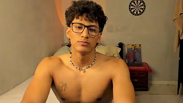 Snapshot of Ivano_joness chatting on February 22, 4:19 pm Ivano joness online show from February 22, 4:19 pm